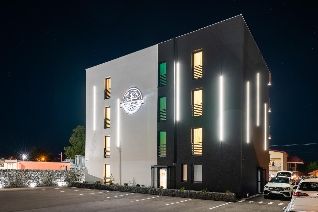 Hotel Zemplen Michalovce Exteriör bild